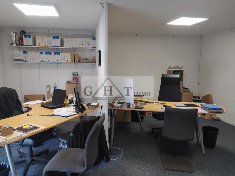 Entrepôt - 1 100 m²