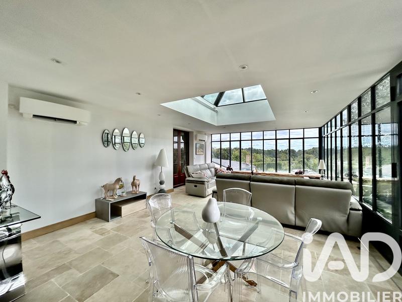 Maison - 360 m² - 10 pièces