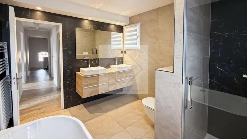 Villa - 220 m² - 5 pièces