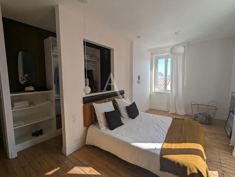 Maison - 210 m² - 7 pièces