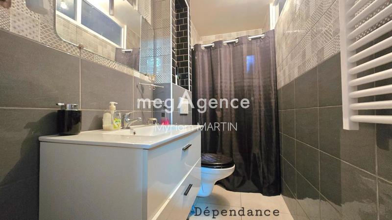 Maison - 232 m² - 9 pièces