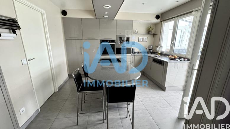 Maison - 180 m² - 7 pièces