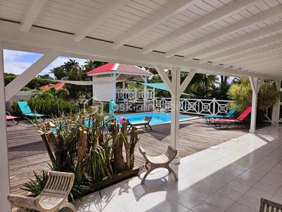 Propriété - 211 m² - 7 pièces