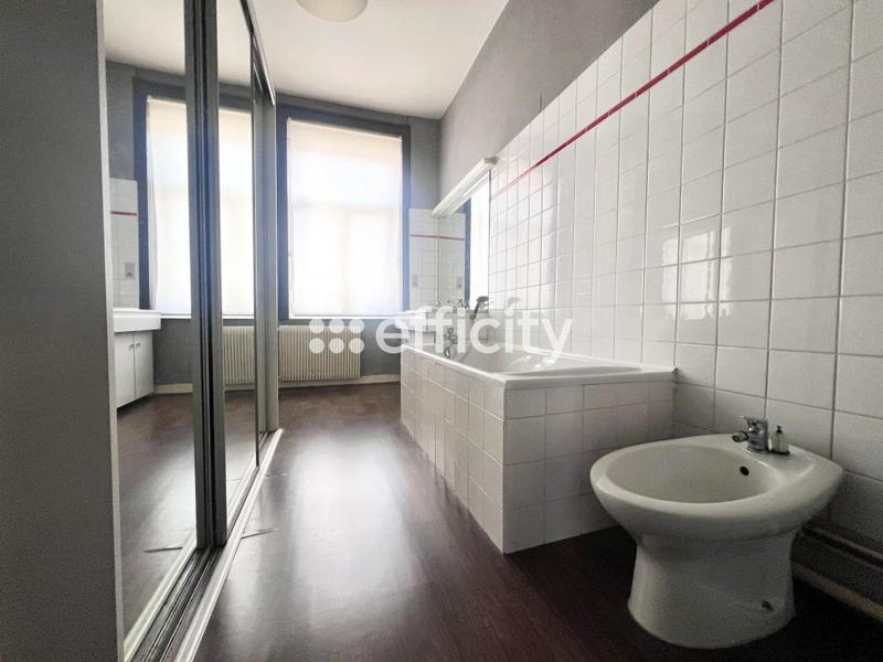 Maison - 205 m² - 7 pièces