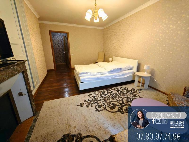 Maison - 215 m² - 7 pièces