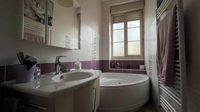 Maison - 220 m² - 9 pièces