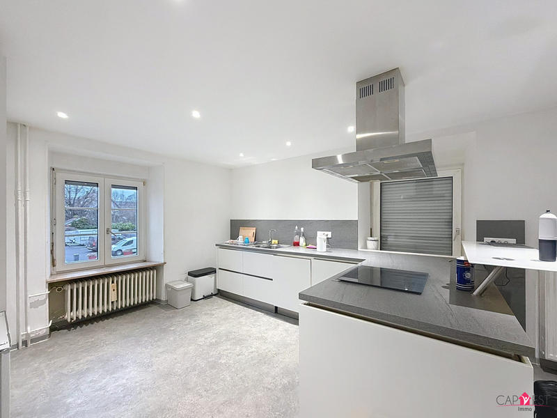 Maison - 220 m² - 8 pièces