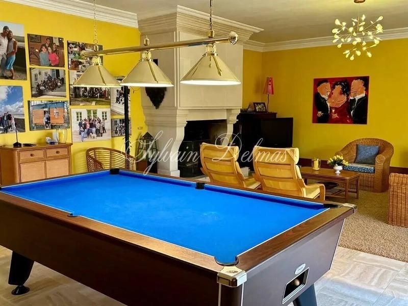 Maison - 680 m² - 16 pièces