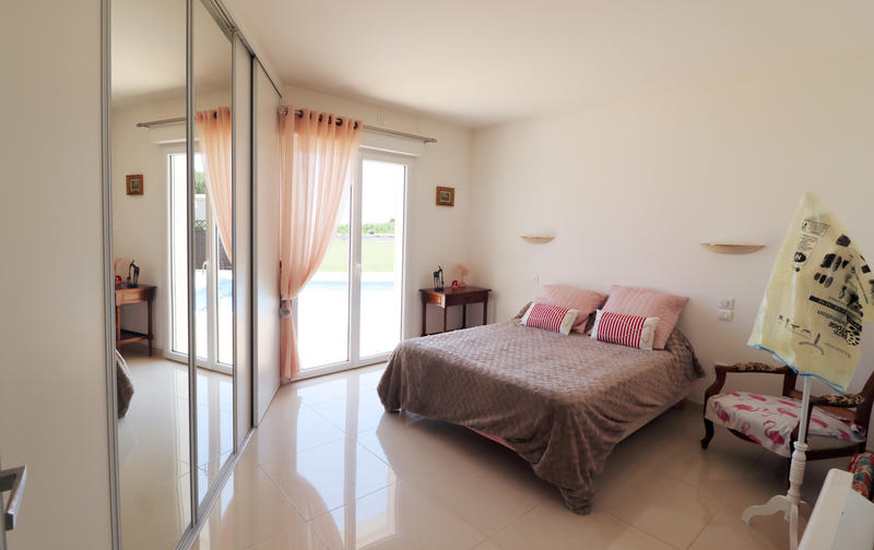 Maison - 220 m² - 7 pièces