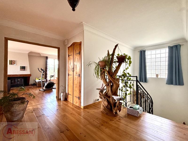 Maison - 220 m² - 7 pièces