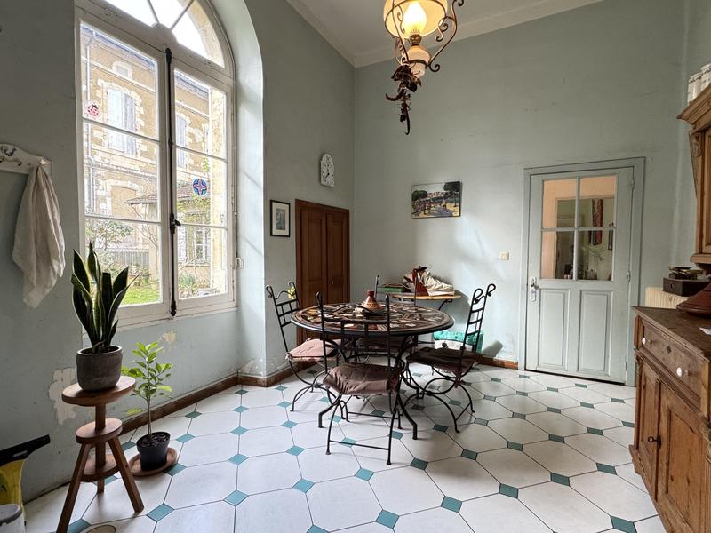 Maison - 252 m² - 7 pièces