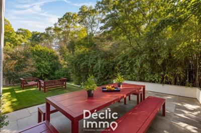 Maison - 280 m² - 8 pièces