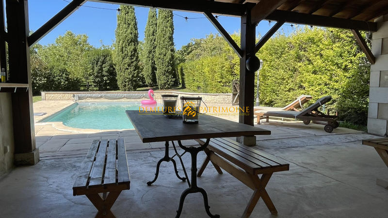 Maison - 250 m² - 7 pièces