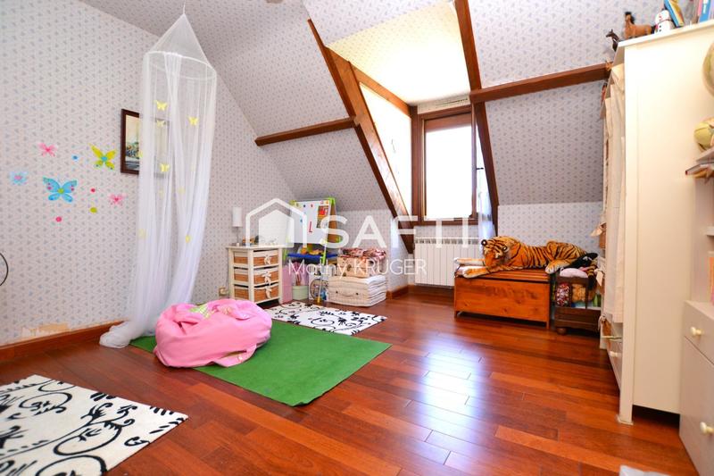 Propriété - 228 m² - 7 pièces