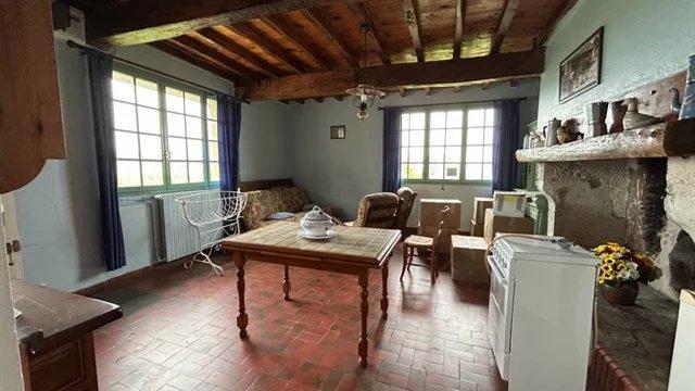 Propriété - 1 379 m² - 19 pièces