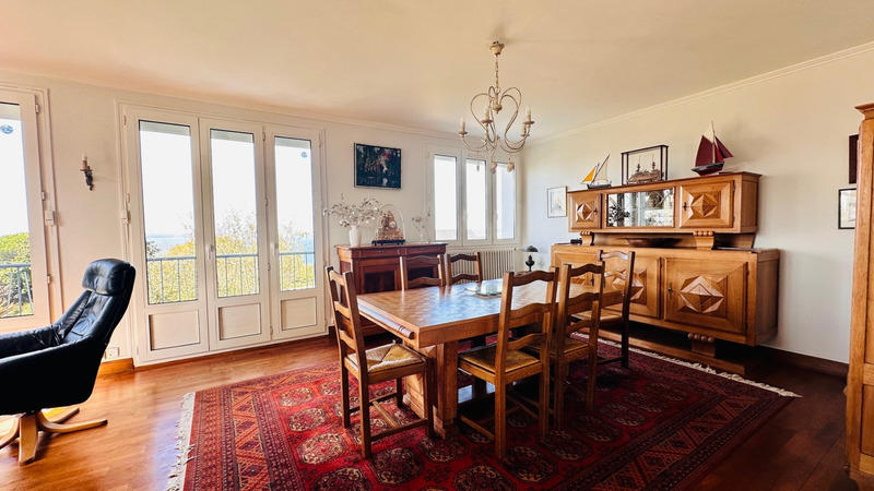 Maison - 220 m² - 11 pièces