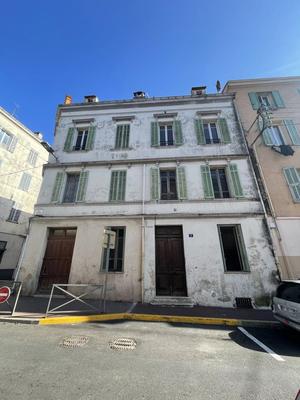 Maison - 200 m² - 10 pièces