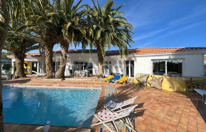 Maison - 246 m² - 6 pièces