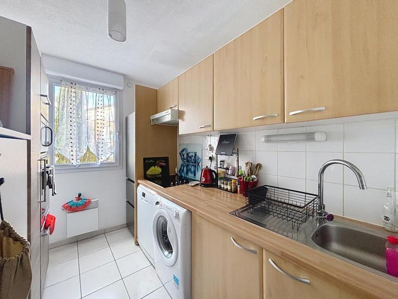 Appartement - 9 001 m² - 4 pièces