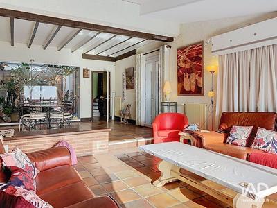 Maison - 330 m² - 8 pièces