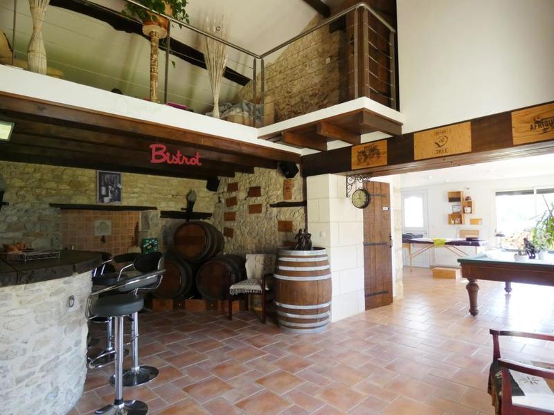 Maison - 300 m² - 7 pièces