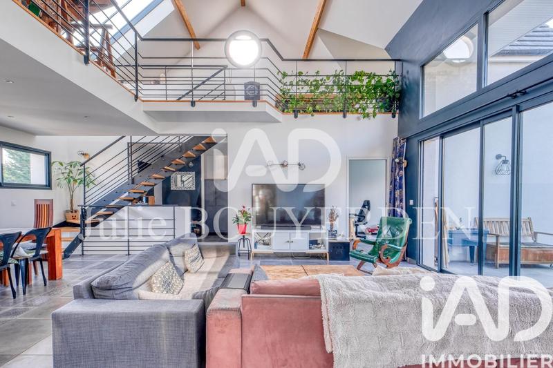 Maison - 200 m² - 8 pièces