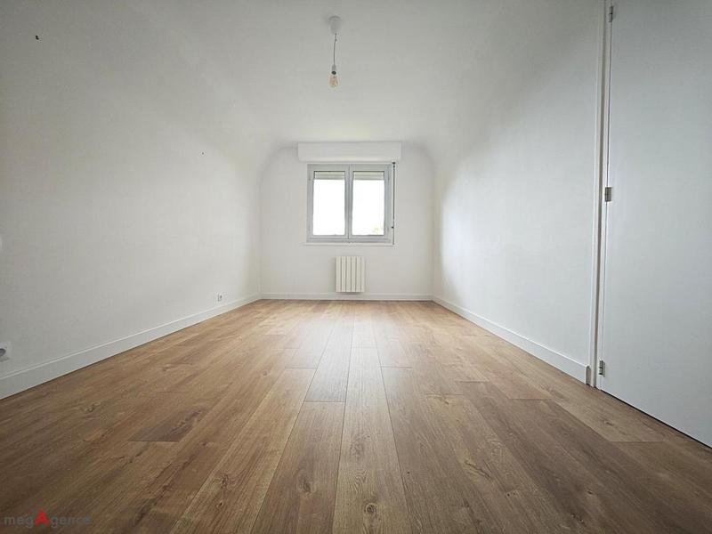 Maison - 230 m² - 10 pièces