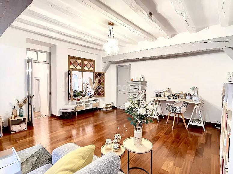 Appartement - 242 m² - 7 pièces