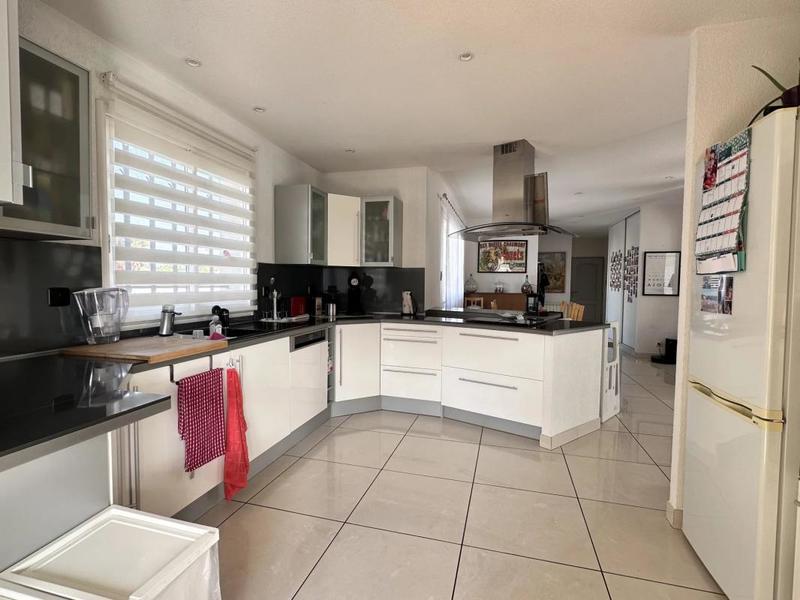 Maison - 180 m² - 8 pièces