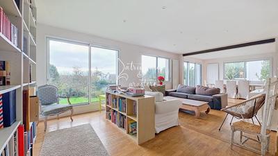 Maison - 215 m² - 9 pièces