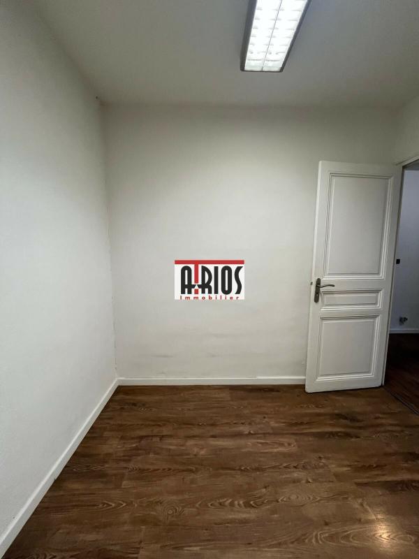 Local d'activité / Entrepôt - 62 m² - 3 pièces