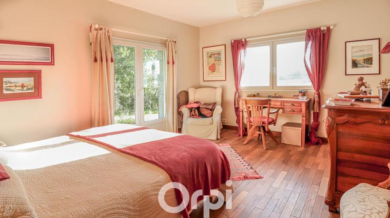 Propriété - 305 m² - 8 pièces