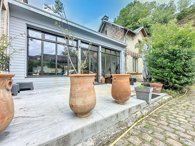 Maison - 280 m² - 11 pièces