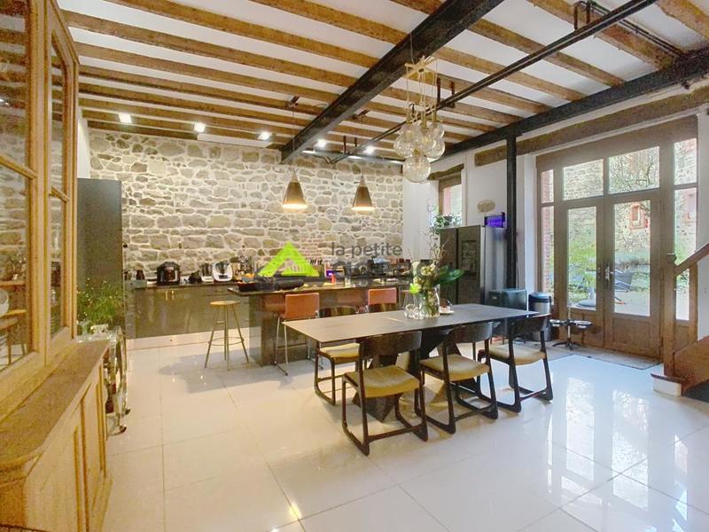 Maison de maîtres - 266 m² - 9 pièces