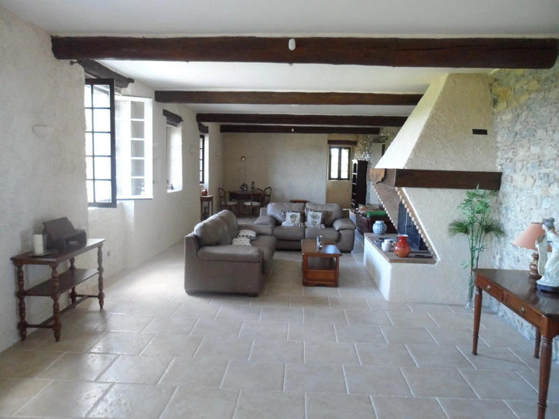 Maison - 335 m² - 15 pièces