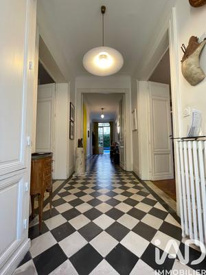 Maison - 270 m² - 9 pièces