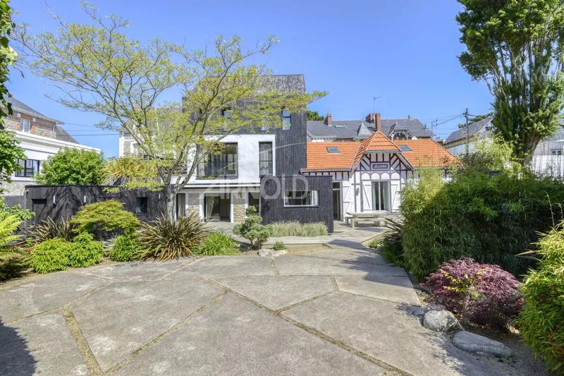 Maison - 200 m² - 8 pièces