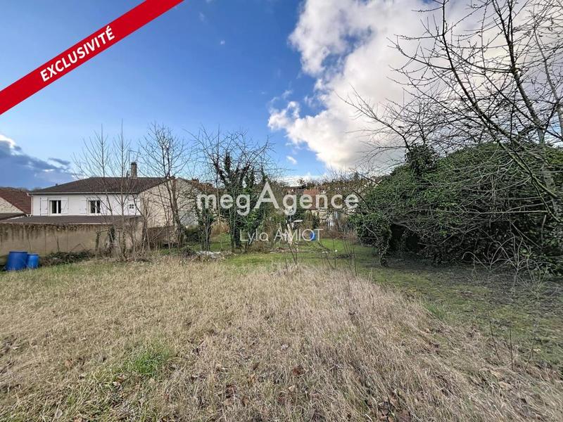 Terrain constructible - 1 140 m²