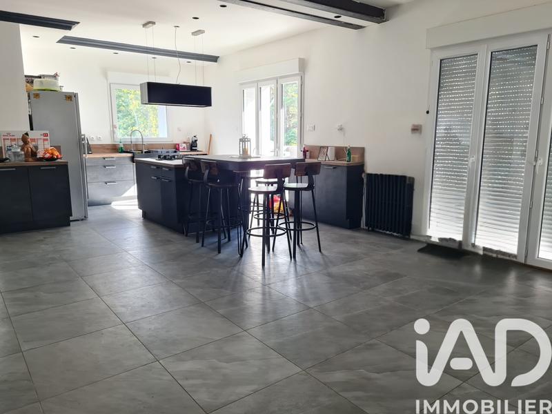 Maison - 370 m² - 9 pièces