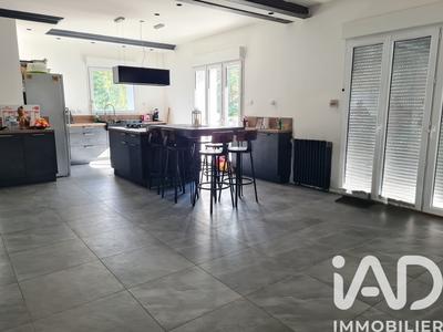 Maison - 370 m² - 9 pièces