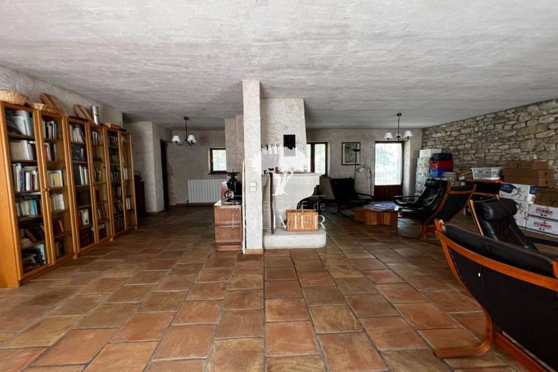 Propriété - 174 m² - 6 pièces