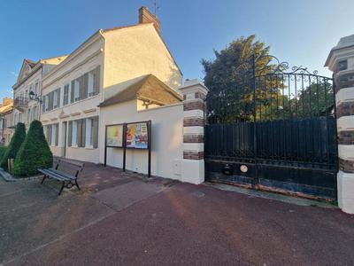 Maison - 220 m² - 8 pièces