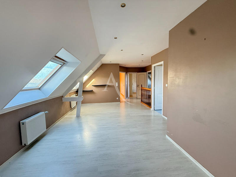 Maison - 232 m² - 8 pièces