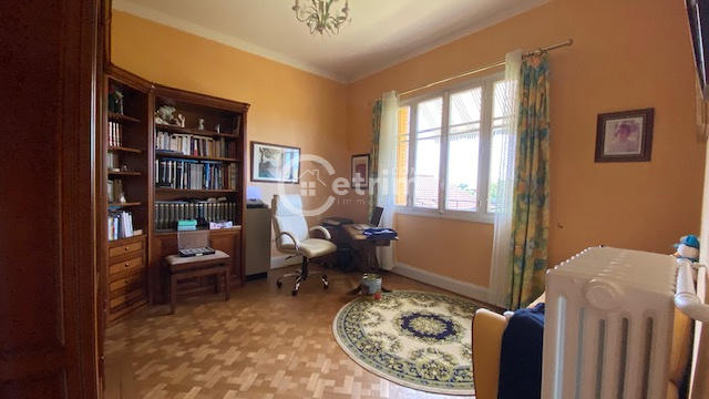 Maison - 230 m² - 8 pièces