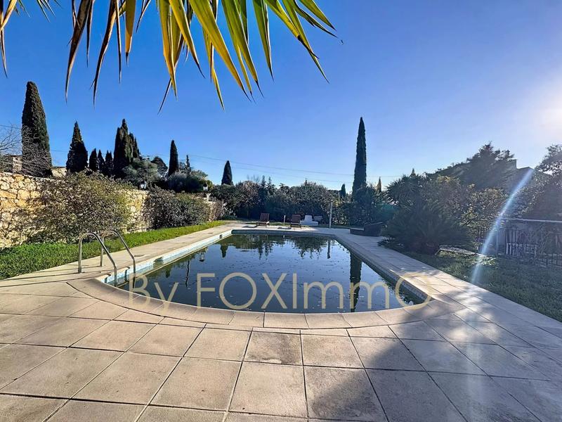 Propriété - 344 m² - 7 pièces