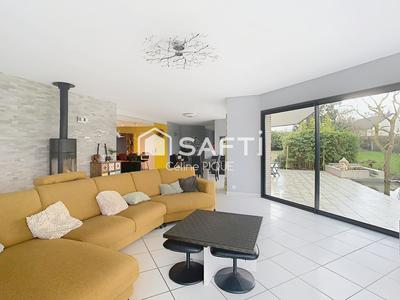 Maison - 210 m² - 7 pièces