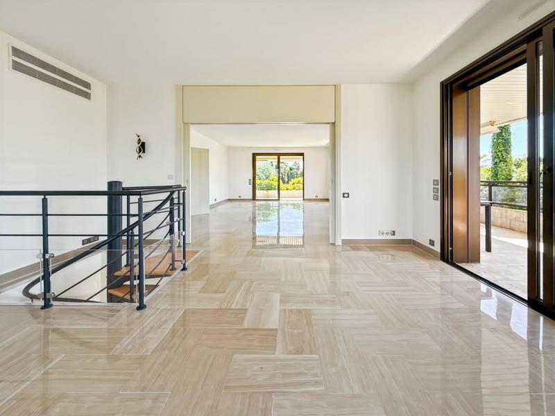 Appartement - 270 m² - 6 pièces