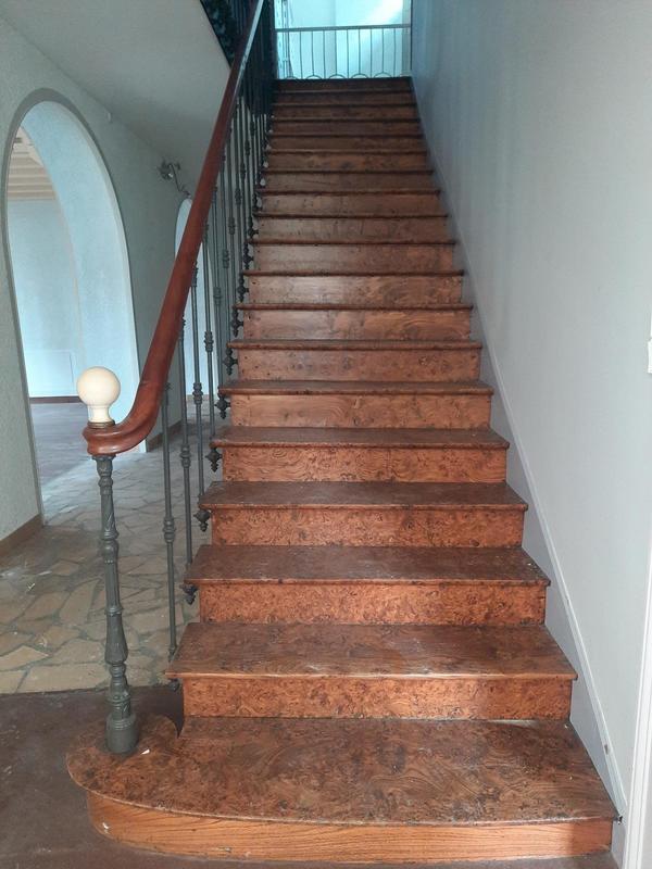 Maison traditionnelle - 290 m² - 7 pièces