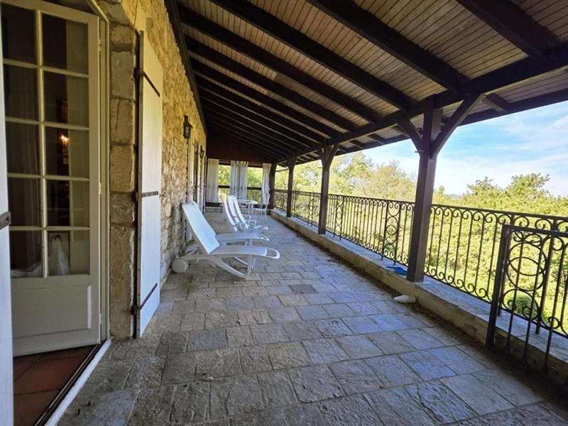 Maison - 235 m² - 4 pièces