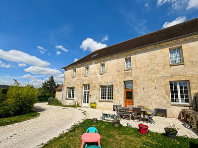 Maison - 270 m² - 8 pièces
